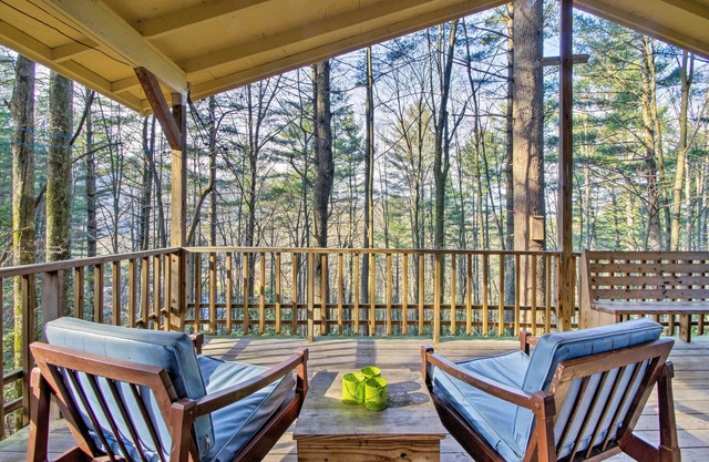 Hendersonville Cottage con encanto w / Porches y vistas!