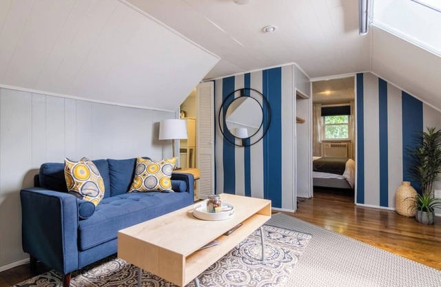Westport Hideaway 16