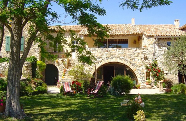 Encantadora casa con piscina climatizada y jacuzzi Luberon en Provenza