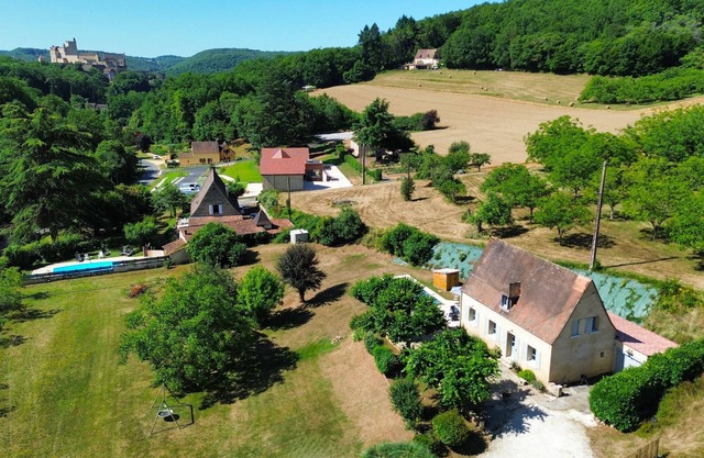 Charming house in Beynac with private heated pool and beautiful garden