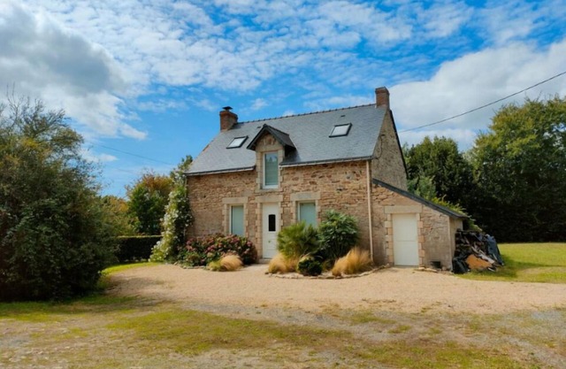 Charming house between sea and countryside with garden