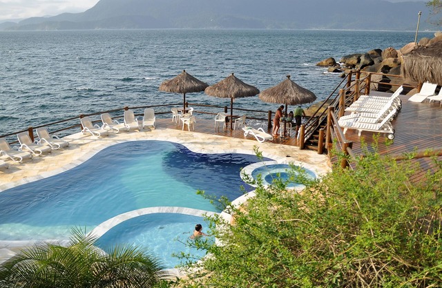 Encantadora casa en urbanización cerrada con barbacoa y piscina junto al mar