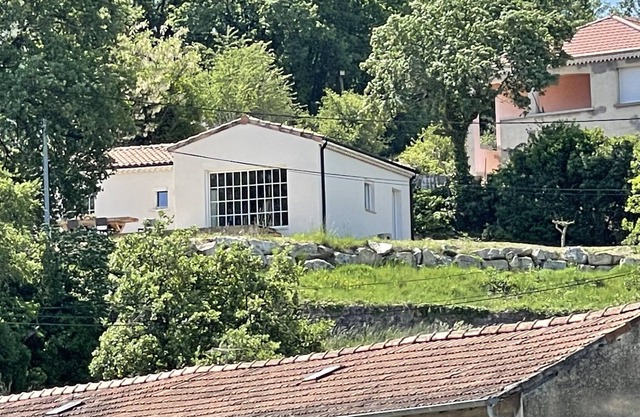 CASA CON ENCANTO DE PIE PLANO CON VISTA AL COLINO