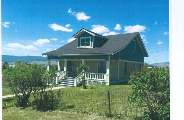 Encantadora casa en la colina con vistas a la cordillera de Anaconda y Flint Creek