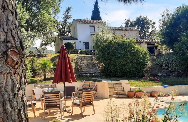 Encantadora casa rodeada de viñedos y el campo de Luberon.