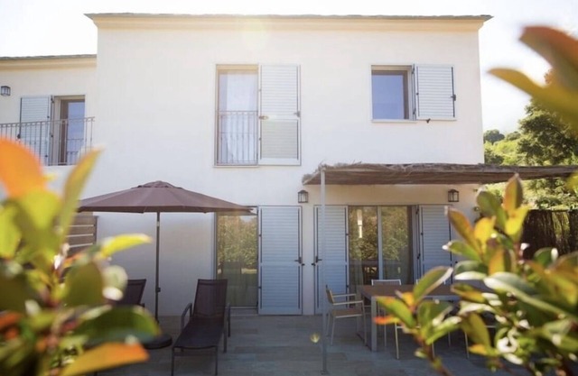 Villa confort con jardín en el corazón de Erbalunga 300m del mar !