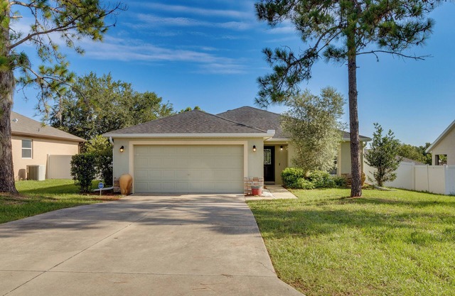 Charming Leesburg Getaway w/ Screened Porch!