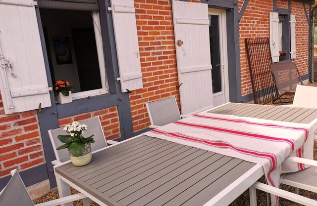 Pequeña casa con encanto renovado en el corazón de un bonito pueblo.