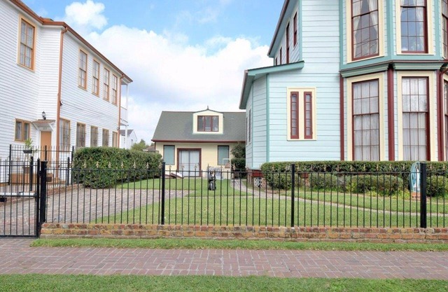 Bajo Cottage Garden District criolla w / Southern encanto y elegancia