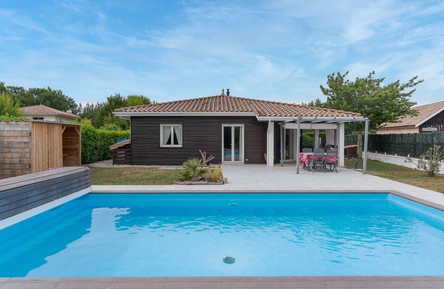 Casa con piscina en zona tranquila de Mimizan para 4 personas