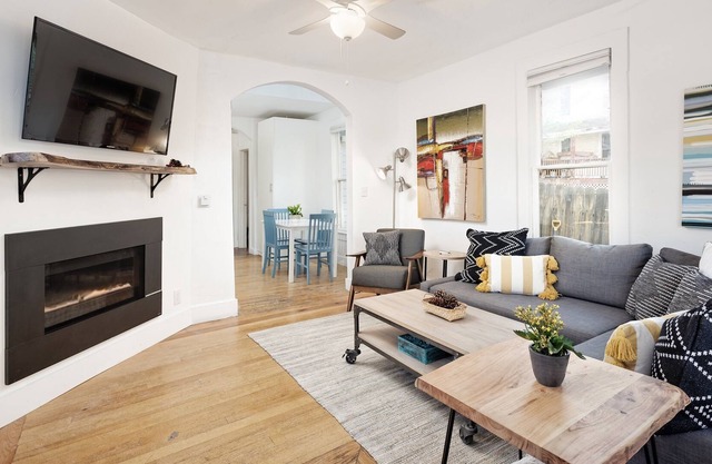 Charming Miner's Cottage - Sunny Historic D/T Gem