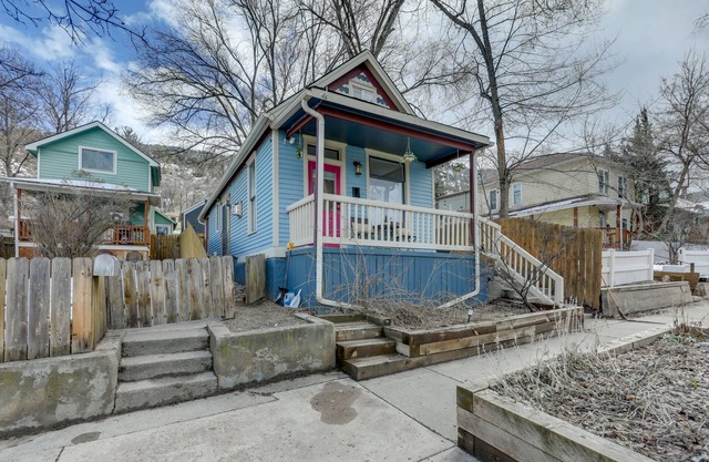 Charming Miners' Cottage: Downtown Glenwood Springs