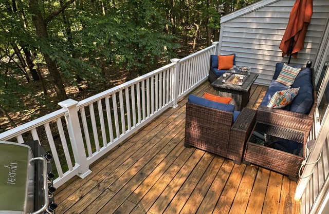 Charming Mountain & Lake Townhouse – Ski, Hike, or Unwind in Any Season!