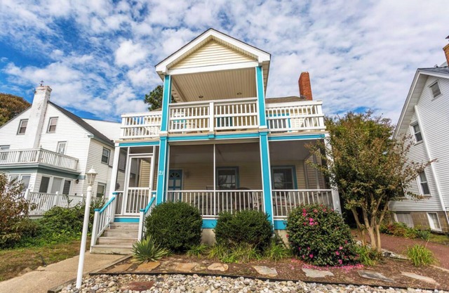 Charming Ocean Block Beach Cottage w/ Screened Porch & Lake Views