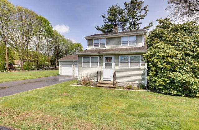 Charming Old Saybrook Home Half-Mi to Sand and Sea!