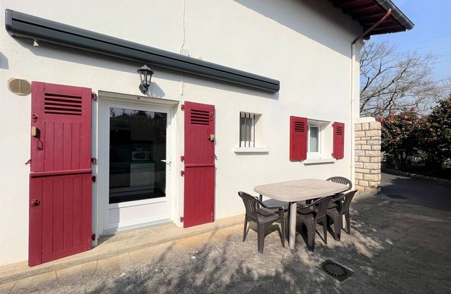 Apartamento renovado con terraza y WIFI en Cambo-les-Bains