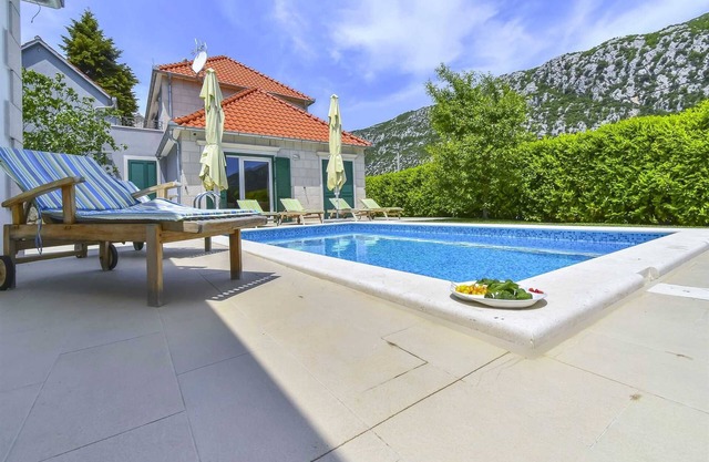 Encantadora y tranquila villa de 3 habitaciones que admite mascotas para 6 personas con piscina