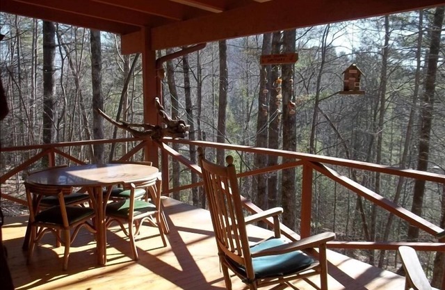 Encantadora cabaña del bosque de Sherwood con vistas al lago Trout