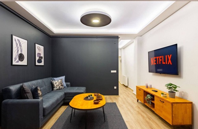 Distinguished Flat with Dreamy Backyard in Sisli