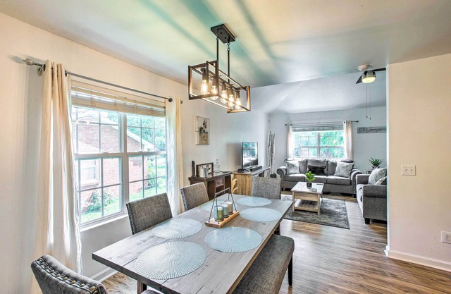 Charming Springfield Escape w/ Furnished Deck