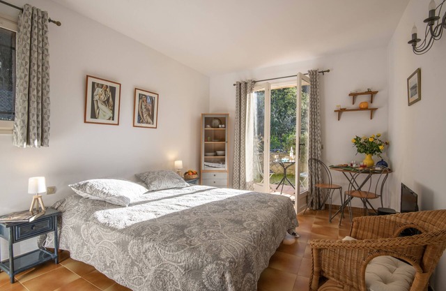 Encantador estudio en St Paul de Vence en villa, con terraza y jardín.