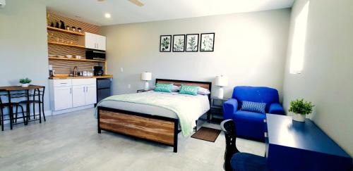 Charming studio in fabulous University Pines