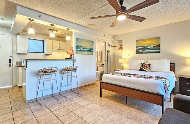 Charming studio in wonderful Honolulu w/ WiFi & AC-Sleeps 3 WAIKIKI GRAND HOTEL®