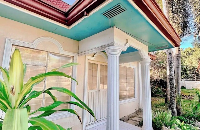 Charming studio with WiFi and AC in adorable Dumaguete City