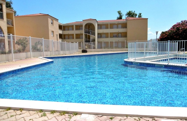 Canet-en-Roussillon: Apartamento T2 con AC, piscina y pistas de tenis para 4 personas