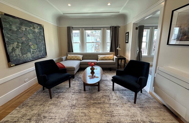 Charming & upscale Noe Valley 2BR/1.5BA. Walk to Shops, Dining & Transit Access