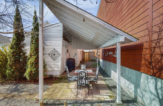 Encantadora joya victoriana con techos de 11 pies, terraza amueblada y parrilla de gas privada