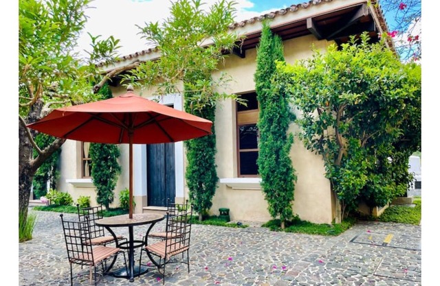 Encantadora Villa en Antigua 3 a 4 huéspedes piscina climatiza 1 parqueo shuttle