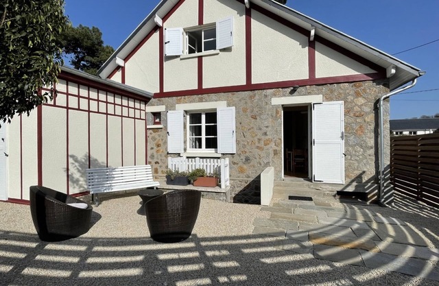 Villa con jardín, a 250m de la playa y 350m del centro