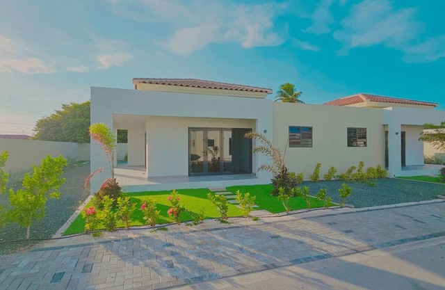 Encantadora Villa en Comunidad Cerrada Piscina Privada y a Pasos de Mambo Beach