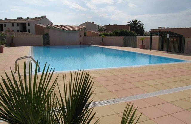 Villa de 2 habitaciones, piscina y patio privado - cerca de playa y comercios (6 personas)