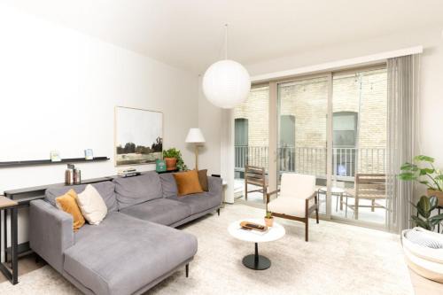 Charming Walkers Point Apt with Balcony