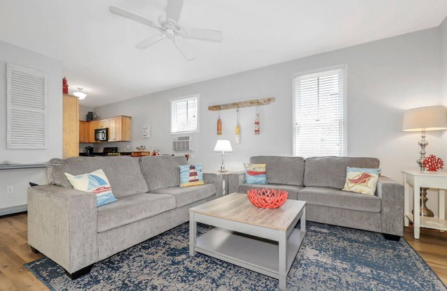 Charming Wells cottage w/ amenities galore! 1 mile to beach, 3 miles to Ogunquit