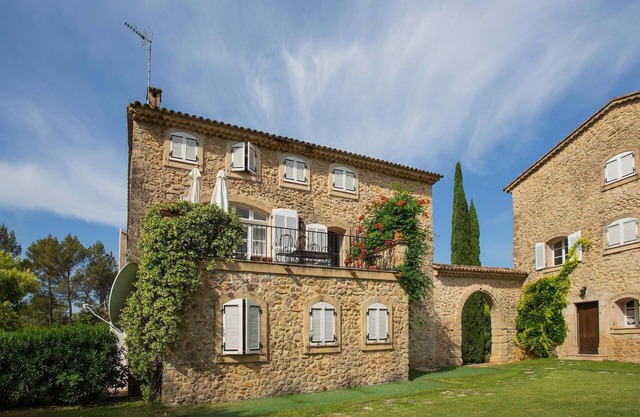 Castillo en Lorgues con Piscina y Viñedos