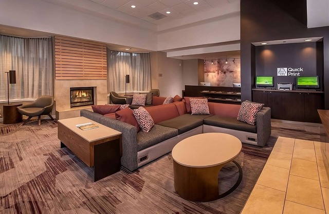 Check out The Jefferson Memorial, Family Friendly Hotel w/ Parking! Great Deal!
