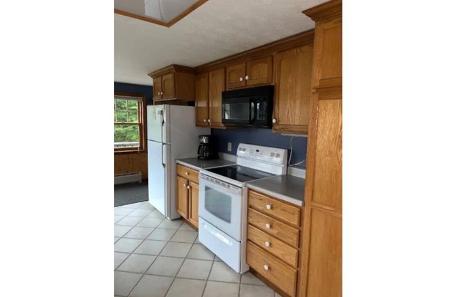 Cheerful 3-bedroom Cabin w/ Trail and Lake Access