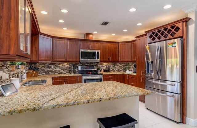 Cheerful 3 Bedroom Home less than a mile to WEF