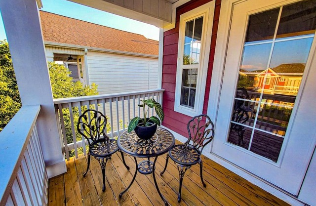 Cheerful 3-bedroom home with indoor fireplace.