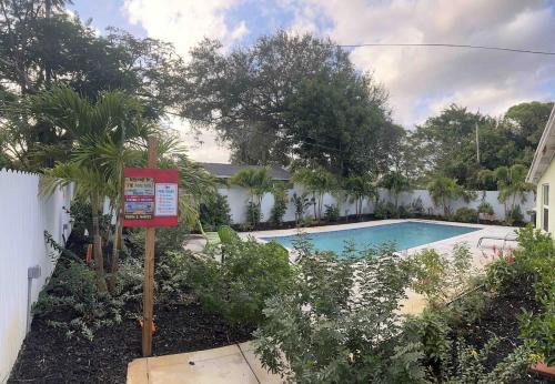 Cheerful 4b 2B with heated pool