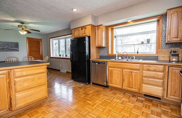 Cheerful, Accessible 2-Bed Home 2 miles from IU Campus
