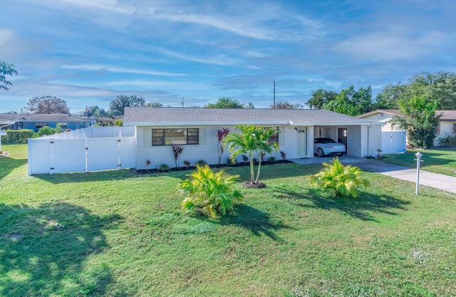 Cheerful Beach 2-bedroom Home with RV/Boat Parking & RV Hook-up