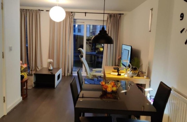 Cheerful house, private room and private shower/toilet. comfortable king size mattress