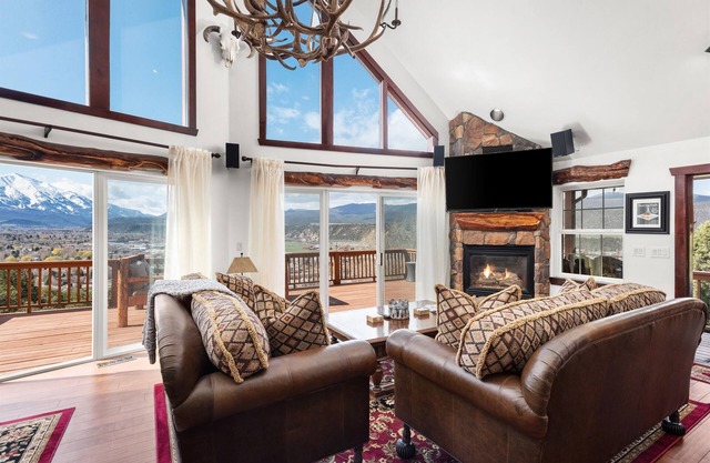 Chef's Chalet | Gourmet Living w/ Views & Hot Tubs