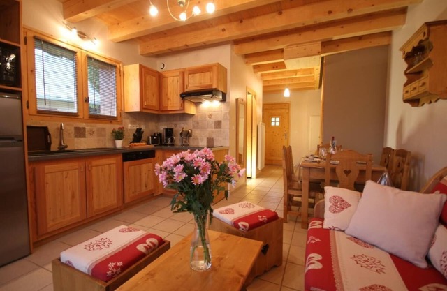 Chez Charles - Albiez Montrond