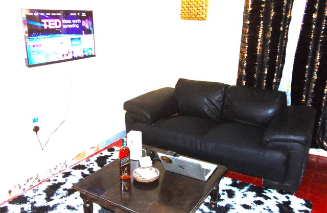 Chic 1-bedroom apartment with WiFi, AC in welcoming Malindi