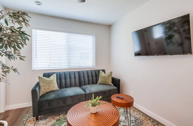 Chic 1BR and 1BA Near Downtown SD